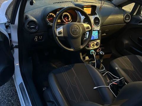 Opel Corsa 1.4 - 100 ch Twinport Cosmo 2012 occasion Marseille 13004