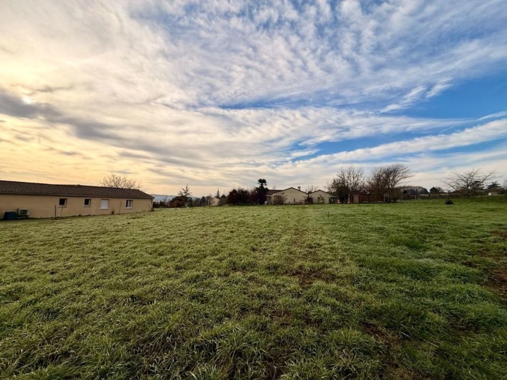 Maisons neuves   Douzillac (24190)