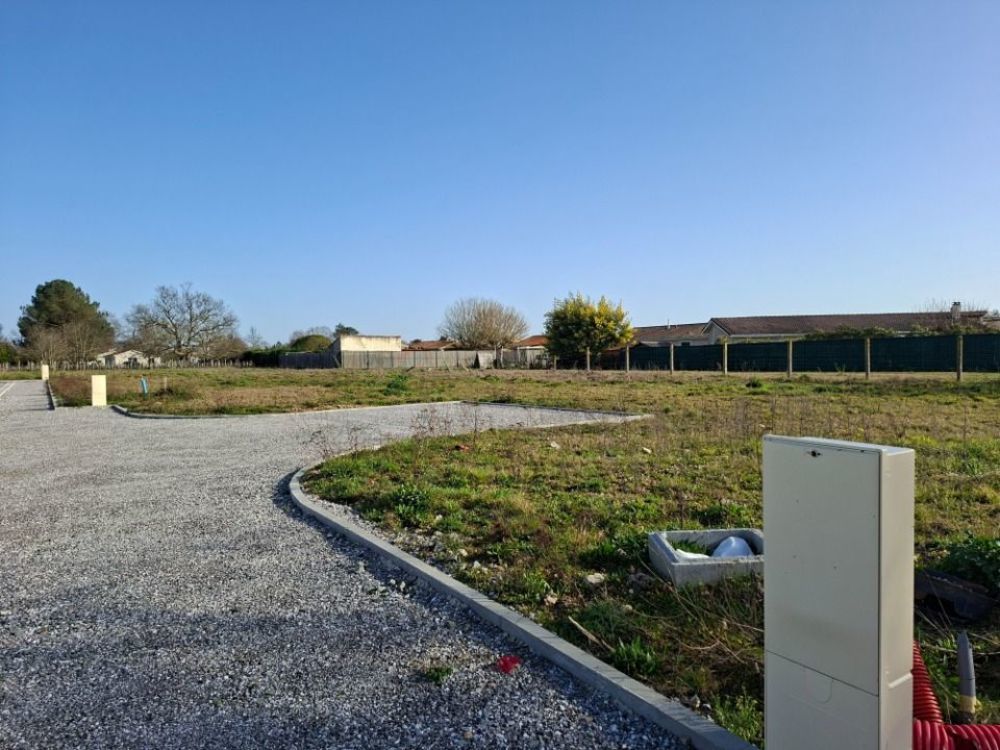 Maisons neuves   Ambar�s-et-Lagrave (33440)