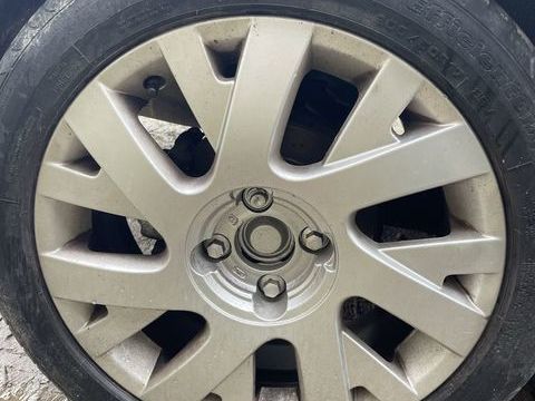 Pi&egrave;ces et &eacute;quipements Voiture Pneu voiture - roue  occasion Salagnon 38890