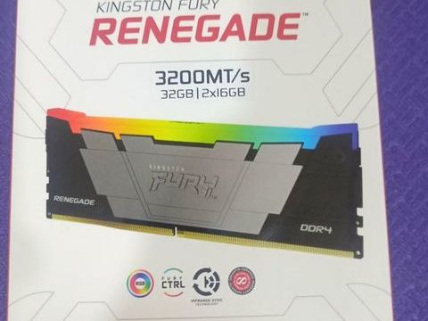 Kingston FURY Renegade DDR4 2x16 Paris 19 (75)