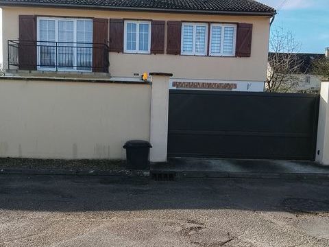   Maison Maison - 8 pi�ce(s) - 135 m�