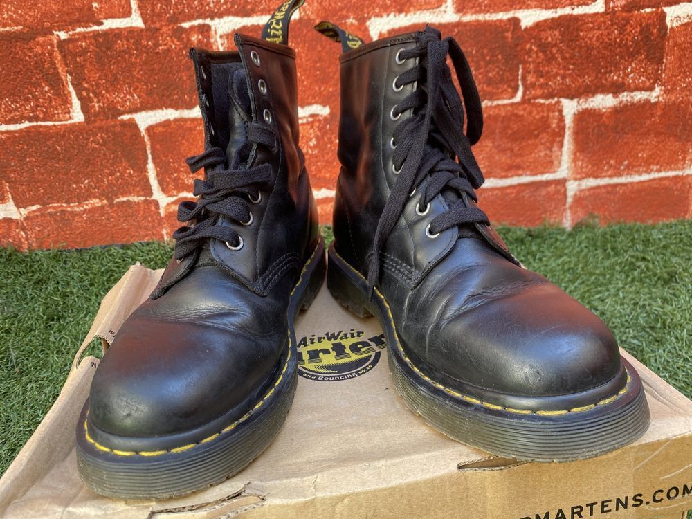 Bottes noires en cuir &agrave; lacets Chaussures