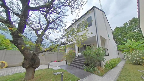   Maison Individuelke Tr�s bon �tat g�n�ral au NOUVEAU BEZONS Maison - 6 pi�ce(s) - 135 m�