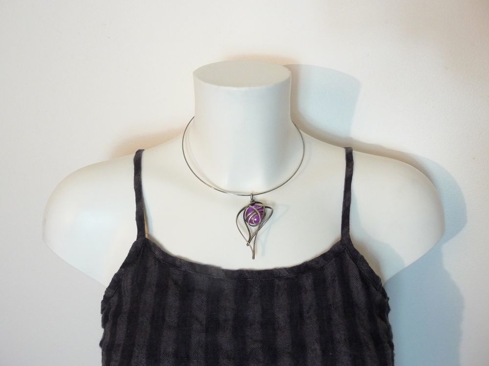 Collier/ Ras de Cou en M&eacute;tal Argent&eacute; avec son Pendentif Bijoux et montres