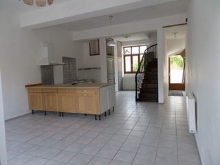  Appartement à louer 4 pièces 120 m²