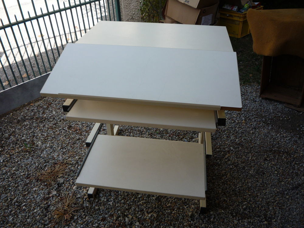 Table &agrave; dessin/architecte
75cm x 79cm
h 84cm Meubles