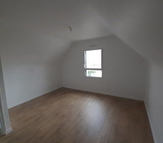  Maison à louer 6 pièces 111 m² Ambon