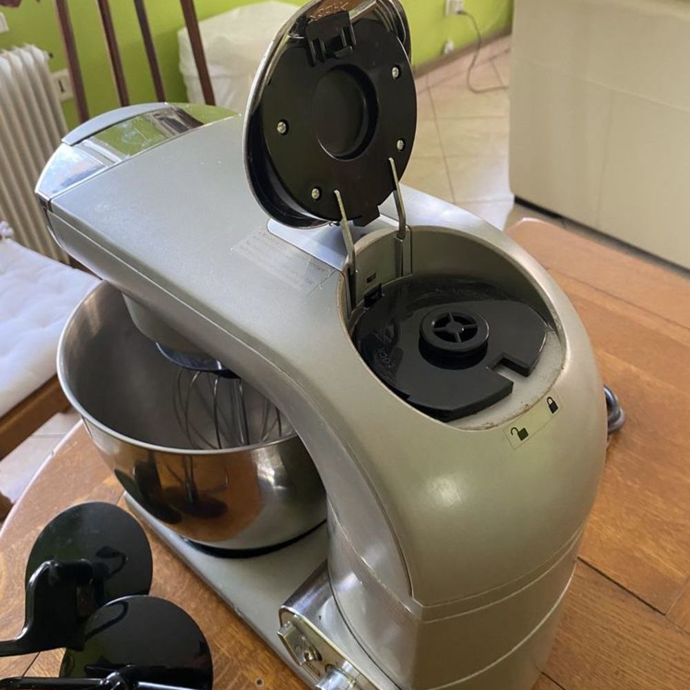ROBOT DE CUISINE P&Acirc;TISSERIE Electroménager