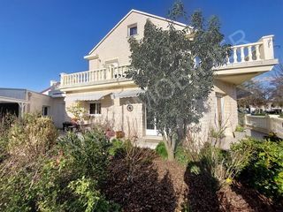  Maison � vendre 9 pi�ces 240 m�