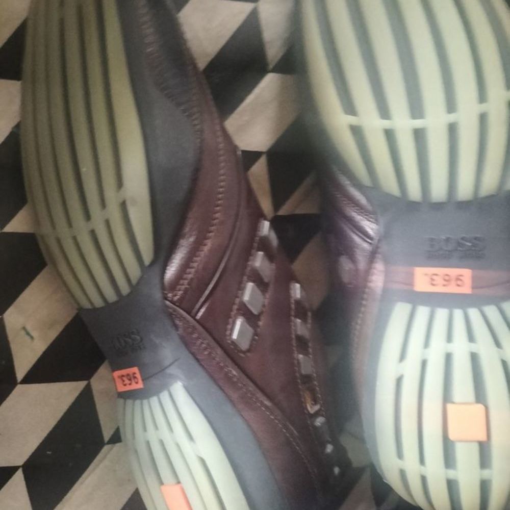 Basket cuir Hugo Boss pointure 42 neuf Chaussures