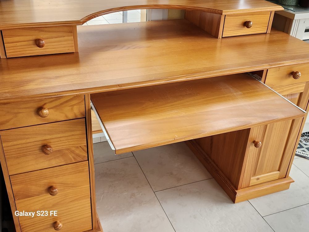 bureau, bois massif, teinte ch&ecirc;ne dor&eacute;, multiples tiroirs Meubles