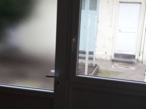   F1 Moulins quartier jardin de la gare Appartement - 2 pi�ce(s) - 32 m�