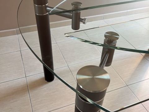 Table en verre Ronde ou rectangulaire selon besoin TBE 200 Florensac (34)