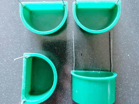 Mangeoires vertes à crochets 1 62210 Avion