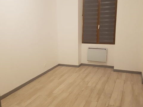   LIESSE NOTRE DAME. APT TYPE 2 DE PLAIN PIED.  Appartement - 2 pi�ce(s) - 35 m�