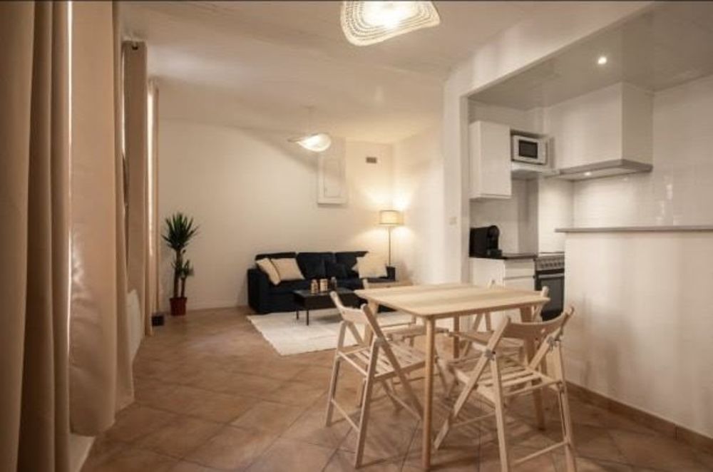 Vente Appartement     T2 avec cour privative Accès indépendant 13006 Marseille Marseille 6