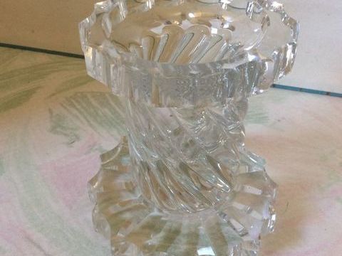 Bougeoir verre massif moulé pressé fut torsadé H 10,5 cm 10 Gif-sur-Yvette (91)