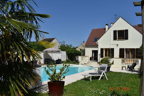   MAISON PROCHE RER PARFAIT ETAT 197m2 jardin 1100 m2 piscine Maison - 8 pi�ce(s) - 197 m�