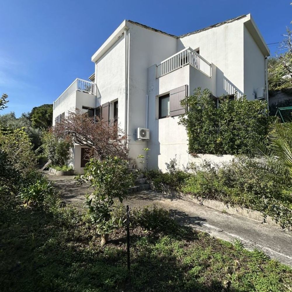� vendre  Villa Miomo (20200)