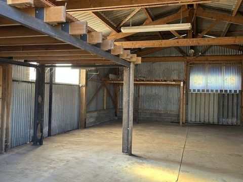  Remise / Grange � louer 1 pi�ce 100 m�