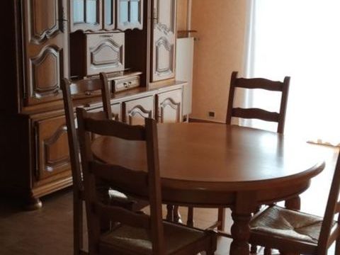 Buffet Table et 4 Chaises en ch�ne massif 400 Thorign�-Fouillard (35)