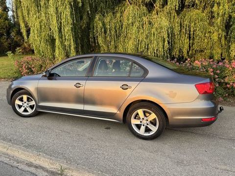 Volkswagen Jetta 1.6 TDI 105 FAP Bluemotion Technology Confortline 2011 occasion Lille 59000