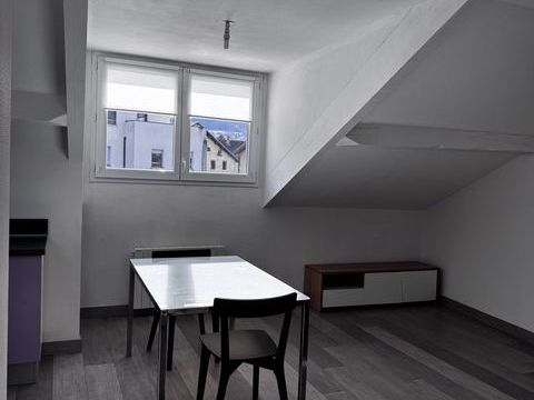   T2 - Calme, Bien situ� Appartement - 2 pi�ce(s) - 38 m�