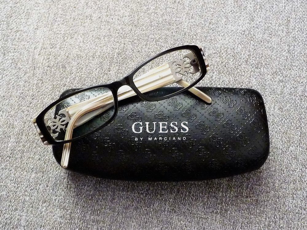 Monture/ Lunette de Vue Rectangle en Plastique Noir- Guess Bijoux et montres
