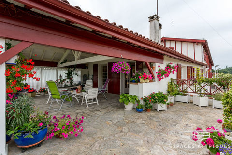   A15/20mns de Bayonne & BTZ, T5+T3, coeur d'un village class� Maison - 8 pi�ce(s) - 270 m�