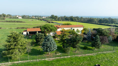   Tr�s Beau CORPS DE FERME , En Pis�,  (Doublage briques int)  Ferme - 6 pi�ce(s) - 160 m�