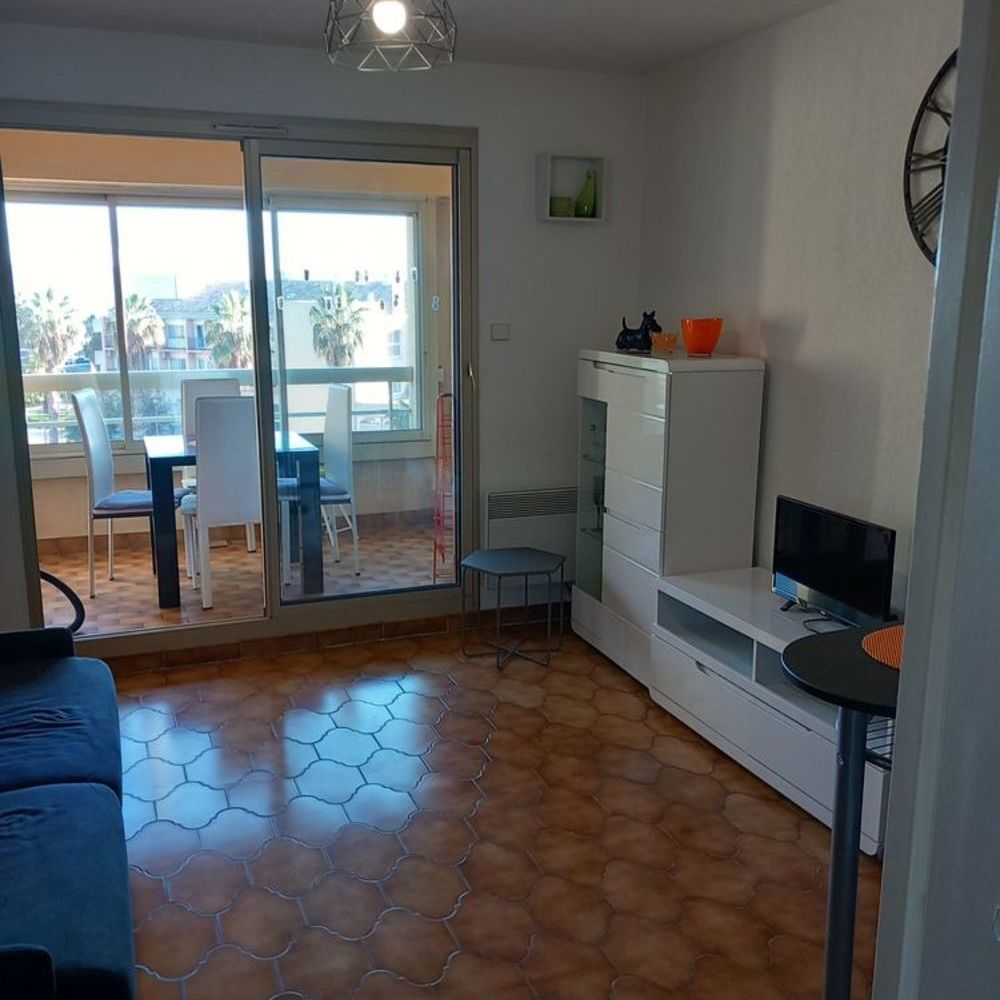   Beau studio vue mer climatisé au port de Hyeres Provence-Alpes-Côte d'Azur, Hyeres Plage (83400)