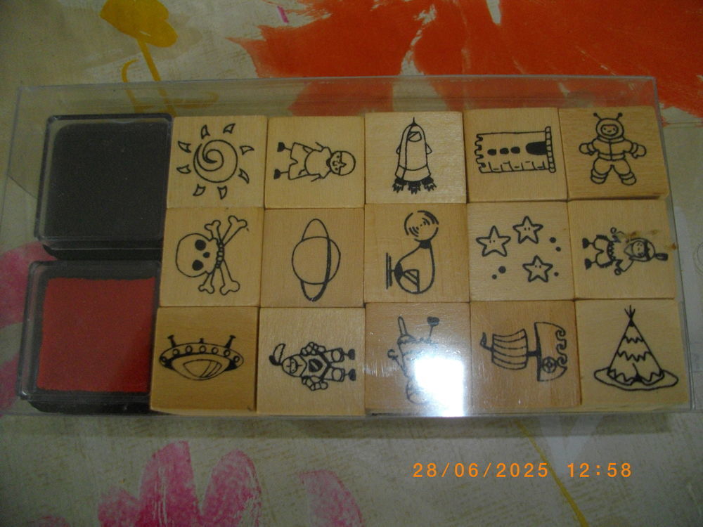 BOITE DE 15 MINI- TAMPONS ENCREURS "GARCONS" Jeux / jouets