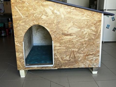 &Agrave; vendre niche pour chien 190 84390 Aurel