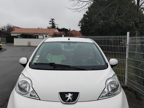 Peugeot 107 1.0e 12V 68ch BLUE LION Black & Silver 2010 occasion L'Union 31240