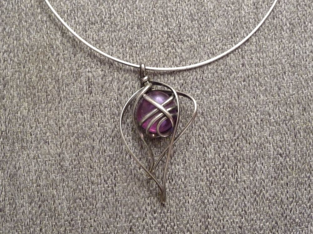 Collier/ Ras de Cou en M&eacute;tal Argent&eacute; avec son Pendentif Bijoux et montres