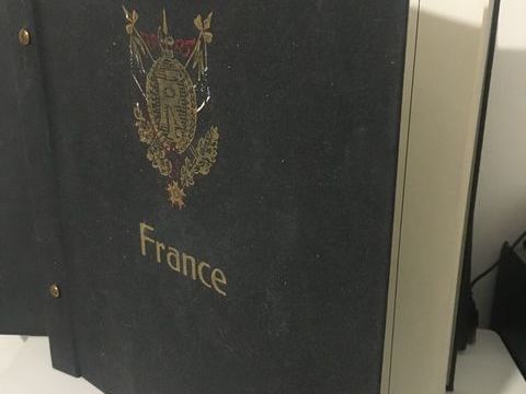 Album Daveo quasi complet de feuillet de timbres neufs mnt 850 Rochetaillee (42)