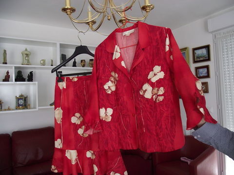 ENSEMBLE  CORSAGE ET VESTE 3/4 MARQUE UN JOUR AILLEURS. 25 Neuilly-Plaisance (93)