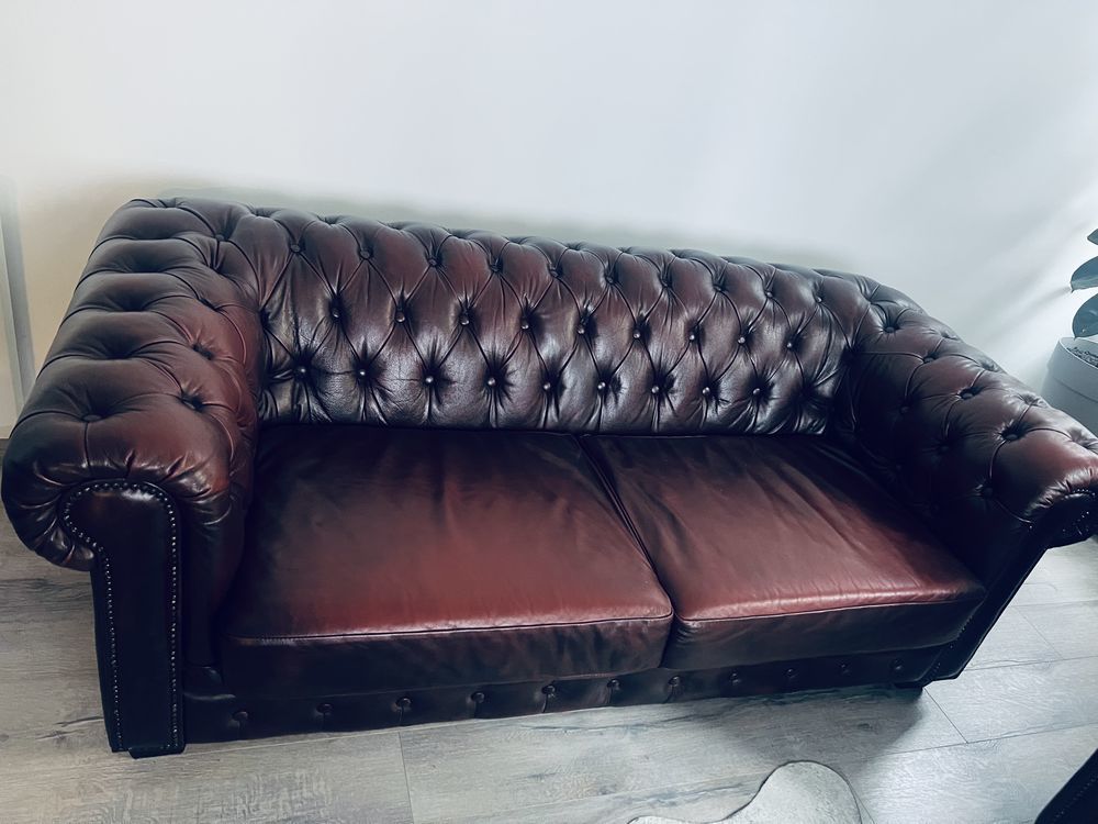 Canap&eacute; et fauteuil Chesterfield en cuir bordeaux Meubles