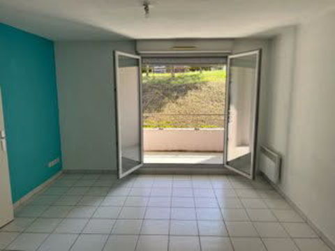   T2 AVEC BALCON CAVE COMMUNE ET PLACE DE PARKING PRIVATIVE Appartement - 3 pi�ce(s) - 39 m�