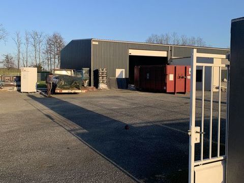   LOCAUX COMMERCIAUX ou ENTREPOT � MOISSAC (82200) 450 m�   Atelier - 5 pi�ce(s) - 450 m�