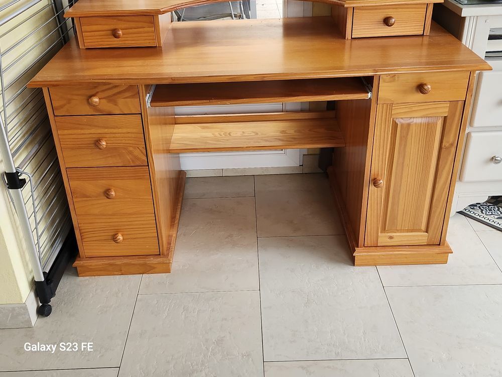 bureau, bois massif, teinte ch&ecirc;ne dor&eacute;, multiples tiroirs Meubles