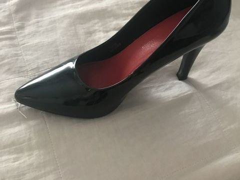Chaussures talons jamais portées cause blessure aux pieds. 80 Sarcelles (95)