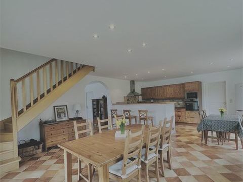   Revermont : maison 185m2 piscine carport d�pendances  Maison - 7 pi�ce(s) - 185 m�