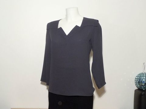 Top/ Tee Shirt Bleu Marine � Encolure en V- Aridza Bross 30 Paris 15 (75)