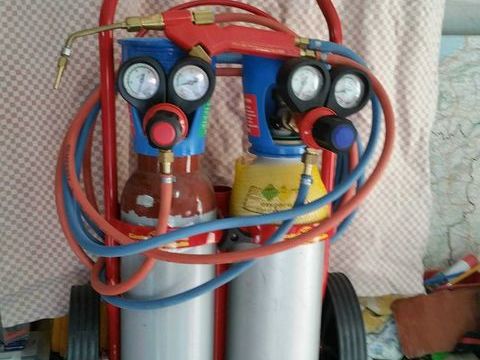 Chalumeau ac&eacute;/oxy 1m3 tr&egrave;s peu servie. 300 42300 Roanne