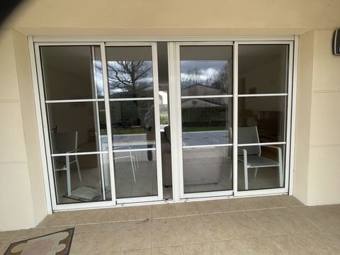 Vente de 2 baies vitrées avec 2 vantaux en double vitrage
400 Pont-de-Larn (81)