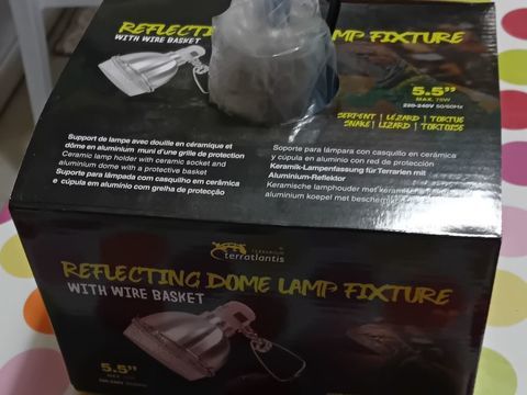 D&ocirc;me et lampe chauffante pour reptiles 35 44300 Nantes