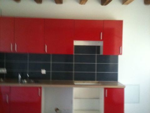   sud 77 MAISON    4 PIECES    AVEC JARDINET      1050    � Maison - 4 pi�ce(s) - 70 m�