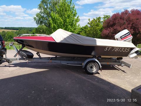 Bateaux &agrave; moteur Vedette - Yacht - Offshore 1995 occasion Clessy 71130